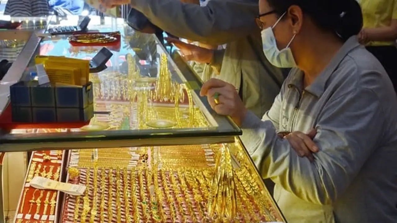 تراجع حاد في أسعار الذهب العالمية بقيمة 112 دولارًا للأونصة الواحدة.